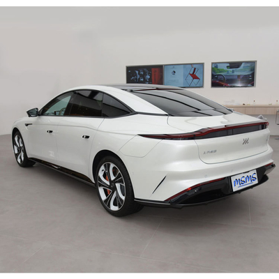 Zhiji IM L7 5-местный электрический автомобиль с дальностью 708 км с литий-железофосфатной батареей